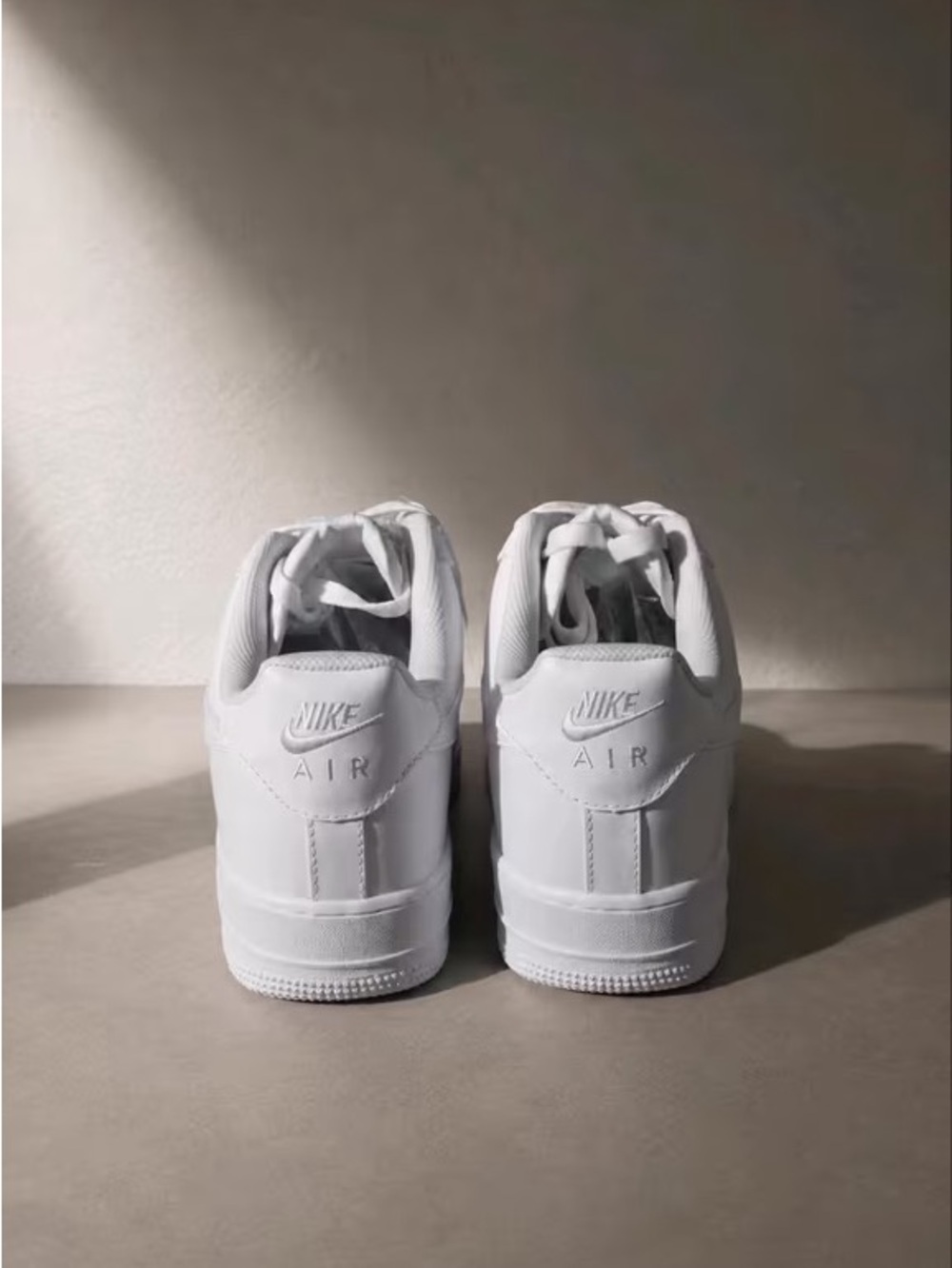 Nike Men's White Low-Top Leather Sneakers - Picture 2 of 3